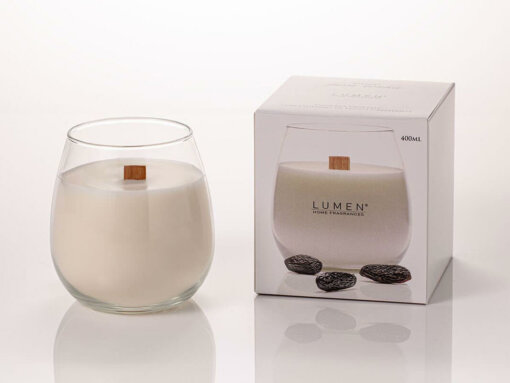 Candela Xsenses con stoppino in legno - Fava Tonka - 400 ml - Lumen